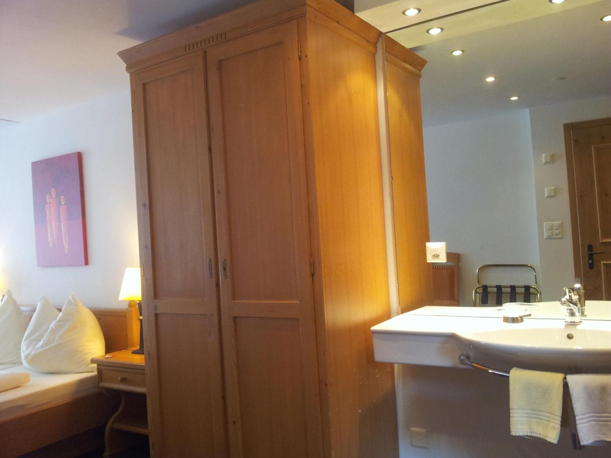 Hotel Dufour Chalet - Adults Only Zermatt Oda fotoğraf