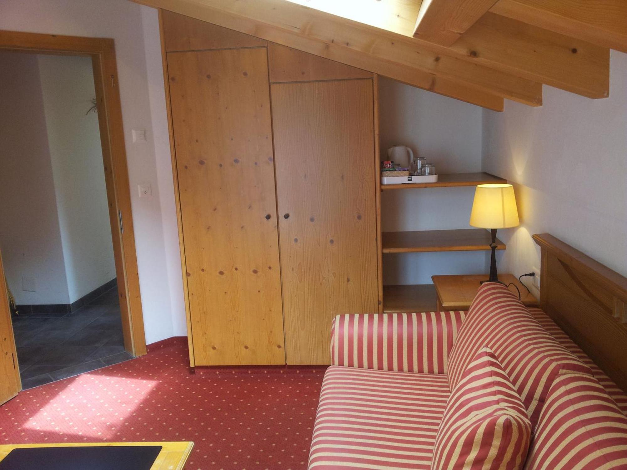 Hotel Dufour Chalet - Adults Only Zermatt Oda fotoğraf